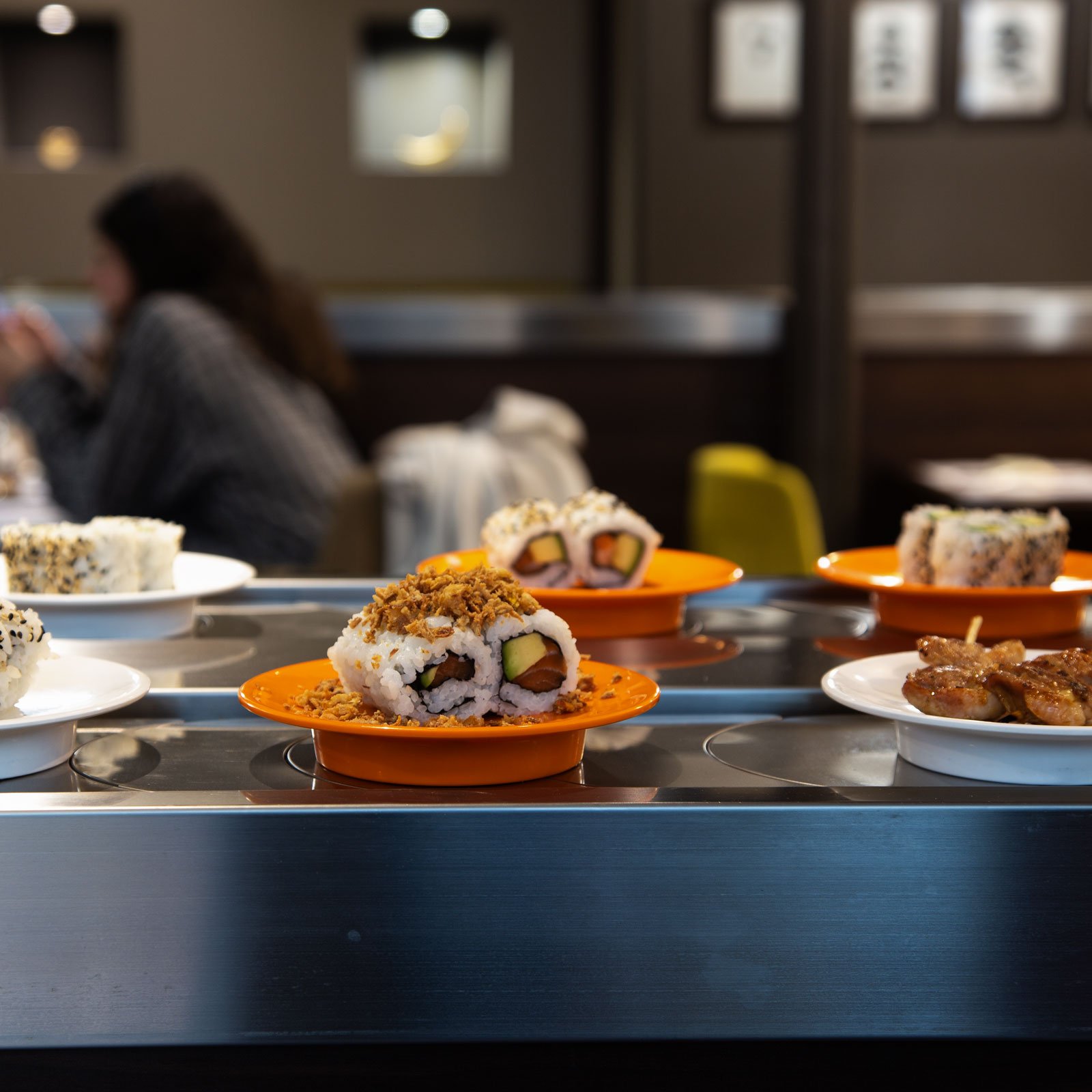Restaurant japonais proposant la dégustation sur tapis roulant à Mesnil Esnard sur le Plateau Est de Rouen.